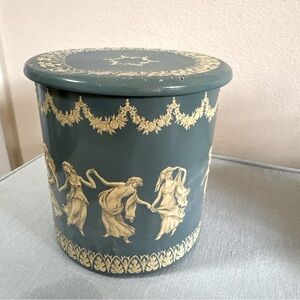 Elegant Green and Gold Decorative Tin made in Holland.
